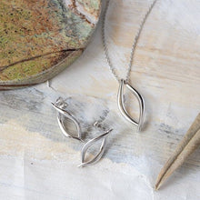 Load image into Gallery viewer, KH Entwine Twine Twist Link Grande Stud Earrings