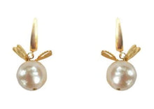 Load image into Gallery viewer, Bronze Dragonfly Large Pearl Hook Earrings