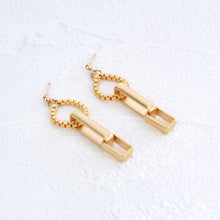 Load image into Gallery viewer, Fox earrings gold