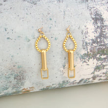Load image into Gallery viewer, Fox earrings gold