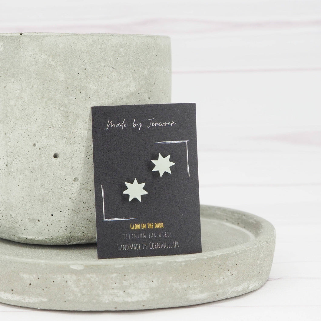 Glow in the dark 7 point star studs