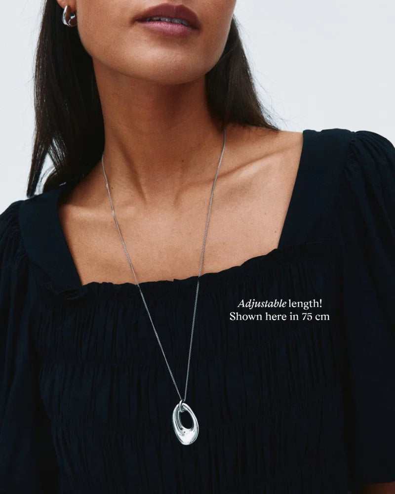 Close-up of Edblad Azura Necklace L Steel
