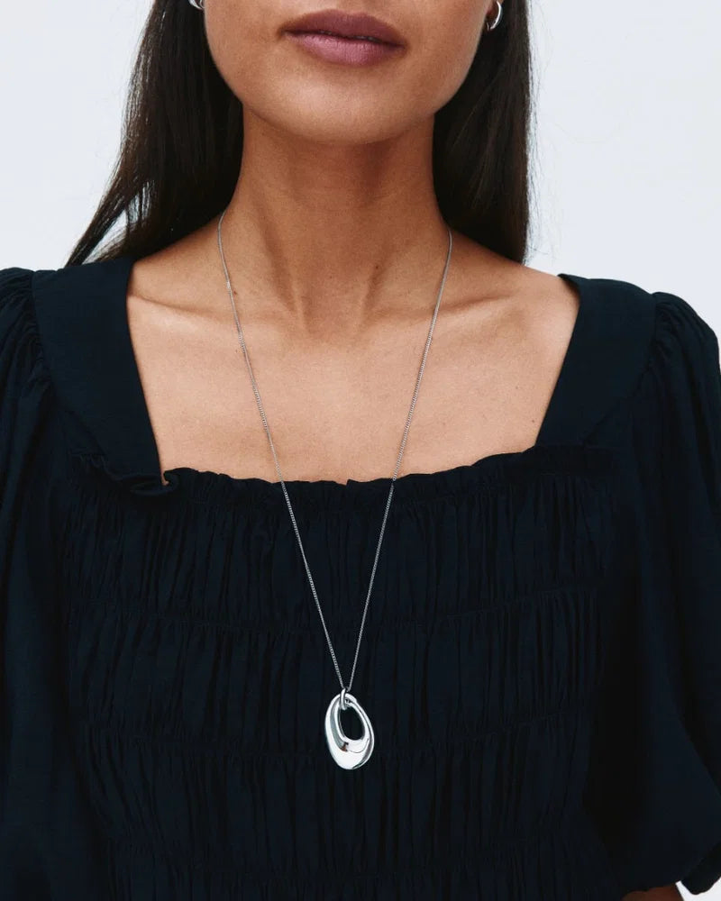 Close-up of Edblad Azura Necklace L Steel