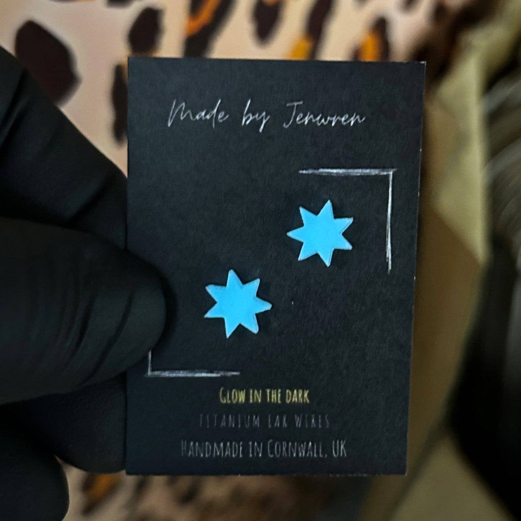 Glow in the dark 7 point star studs