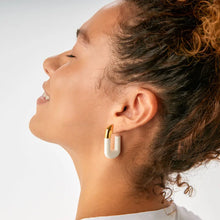 Load image into Gallery viewer, Lorde Link Earrings in Jet Black
