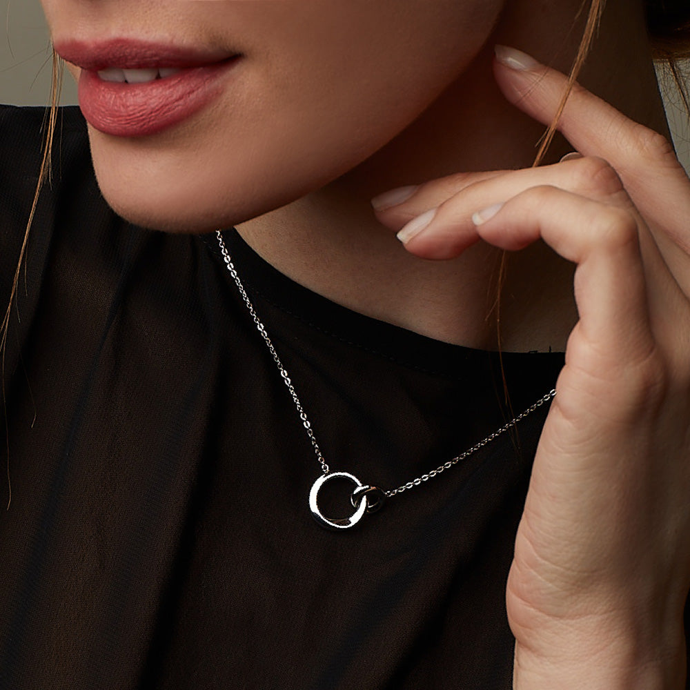 Kit Heath Bevel Cirque Link sterling silver necklace worn at the neckline