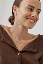 Load image into Gallery viewer, Double-Linked Flower Necklace
