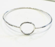 Load image into Gallery viewer, JB Bangle with Ice ring and oxi barring
