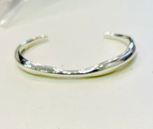 Load image into Gallery viewer, Chris Lewis Sculptural Fluid Bangle – Solid Sterling Silver Designer Jewellery UK- Ora sheffield
