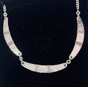 Silver 3 curved bar section necklace