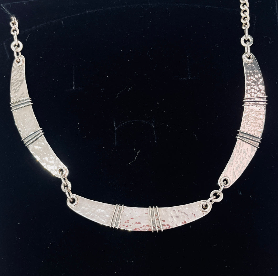 Silver 3 curved bar section necklace
