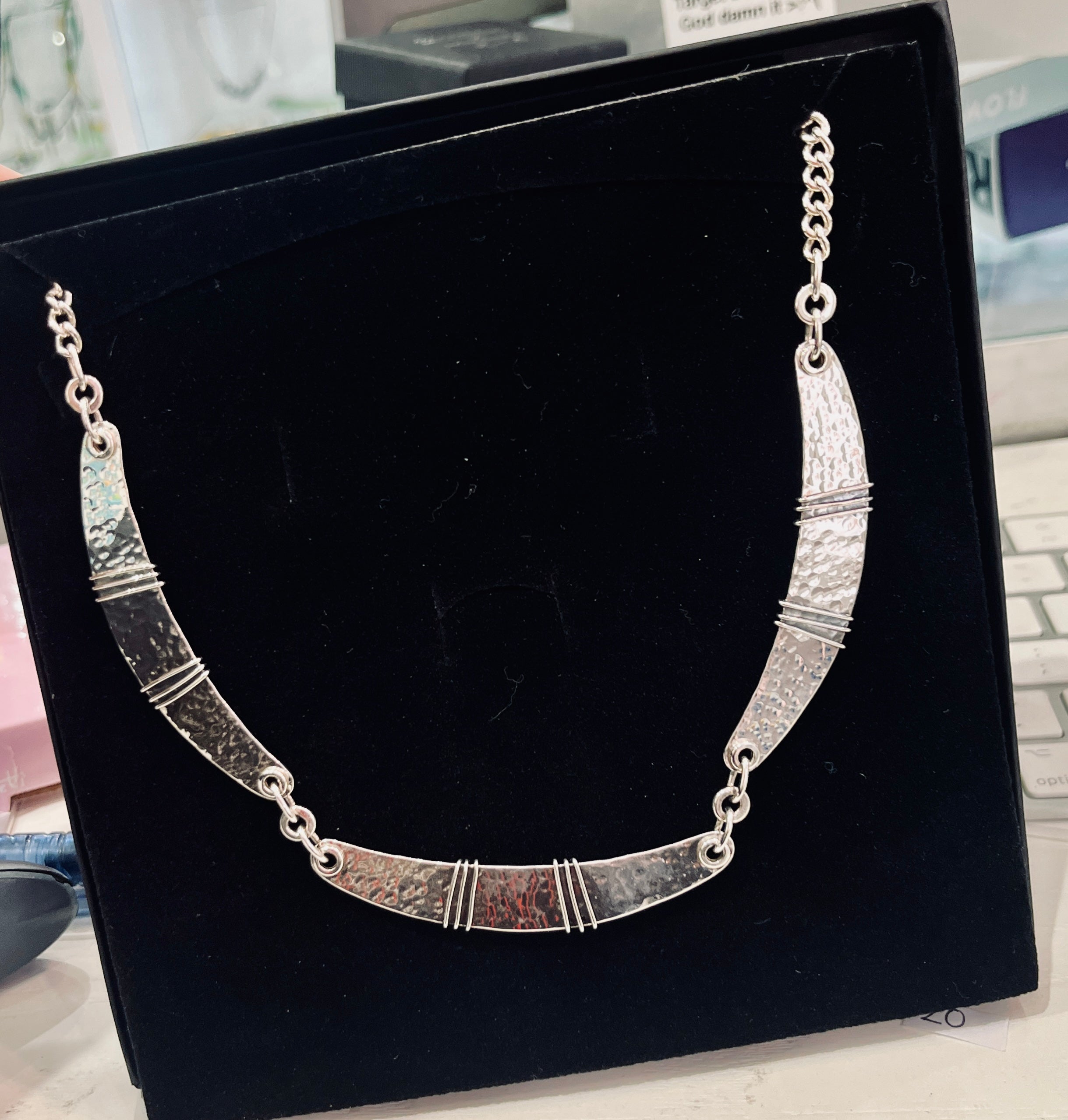 Silver 3 curved bar section necklace