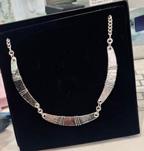 Load image into Gallery viewer, Silver 3 curved bar section necklace
