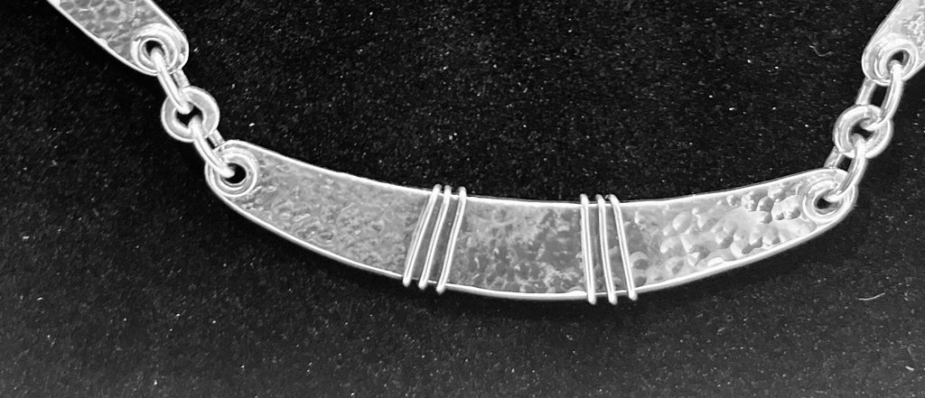 Silver 3 curved bar section necklace
