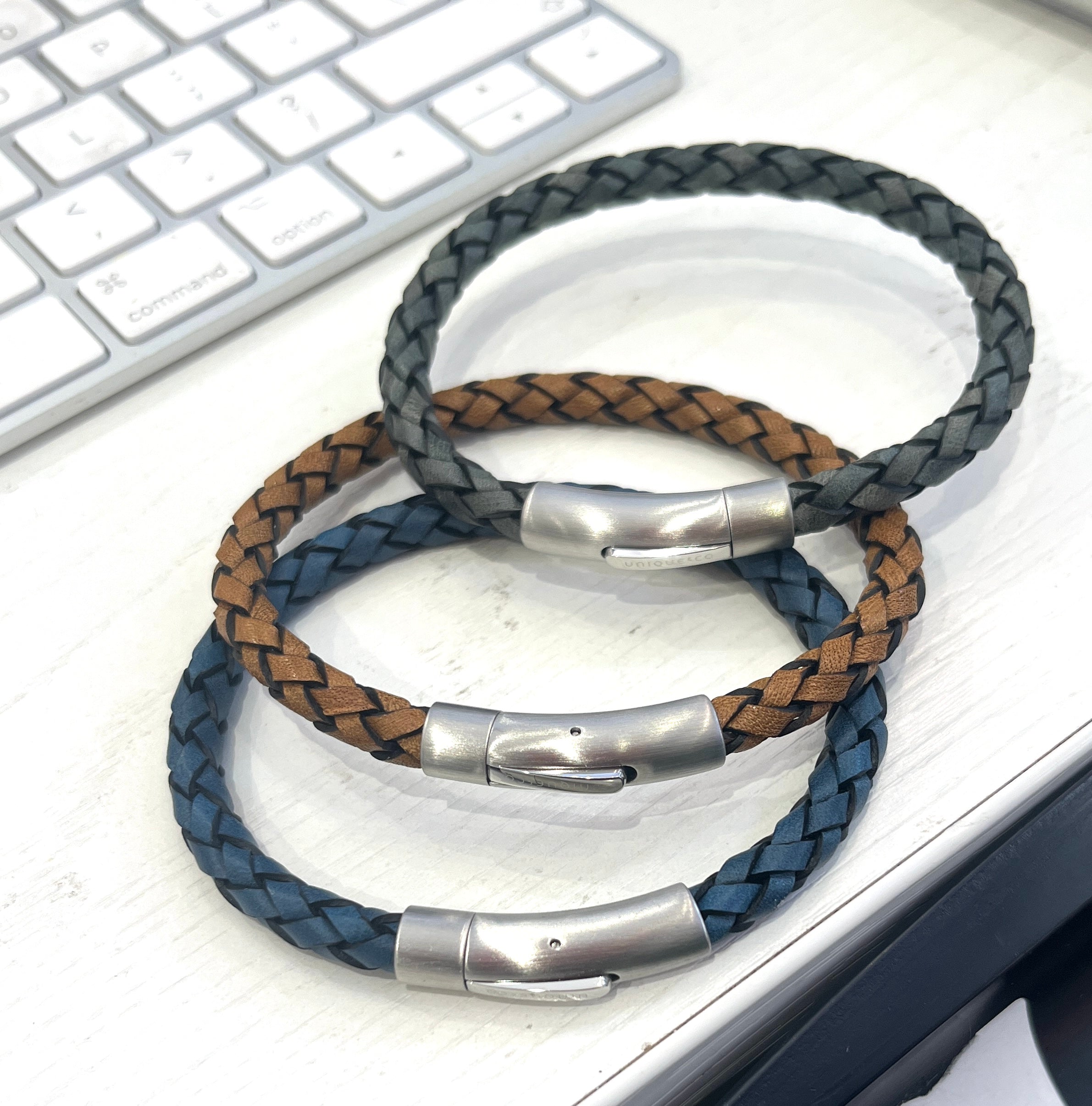 Leather Bracelet with Matte and polished Steel Clasp B552