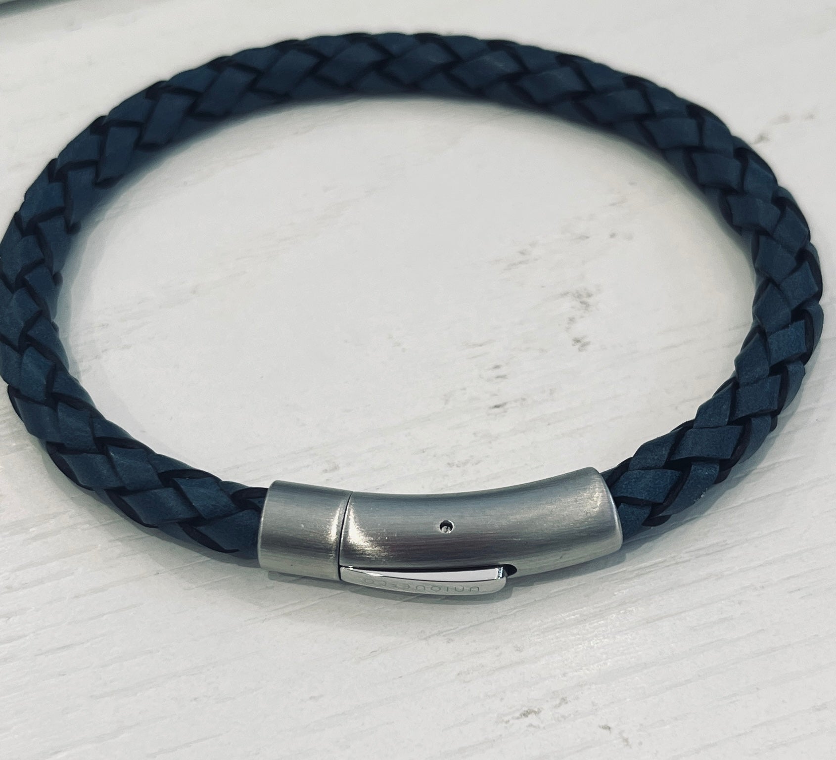 Leather Bracelet with Matte and polished Steel Clasp B552
