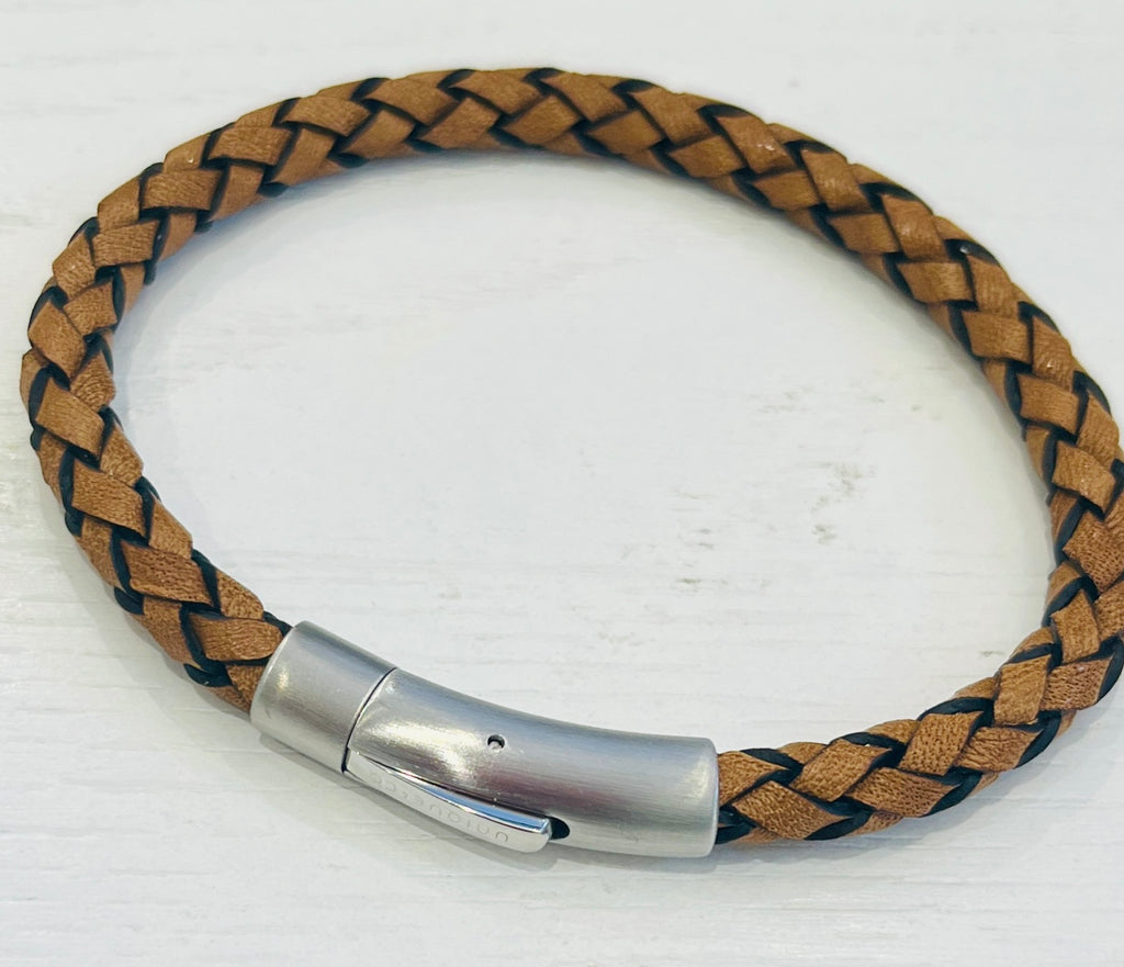 Leather Bracelet with Matte and polished Steel Clasp B552