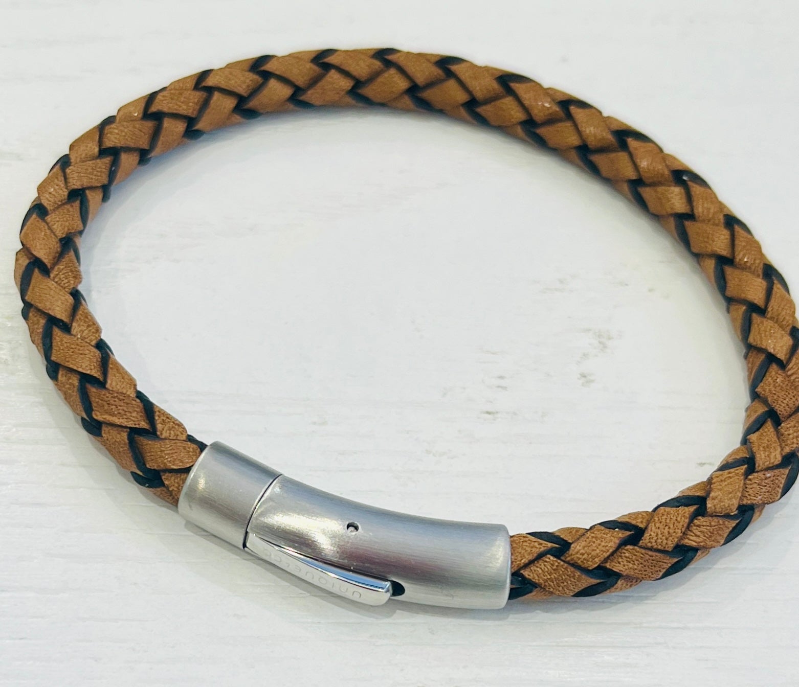 Leather Bracelet with Matte and polished Steel Clasp B552