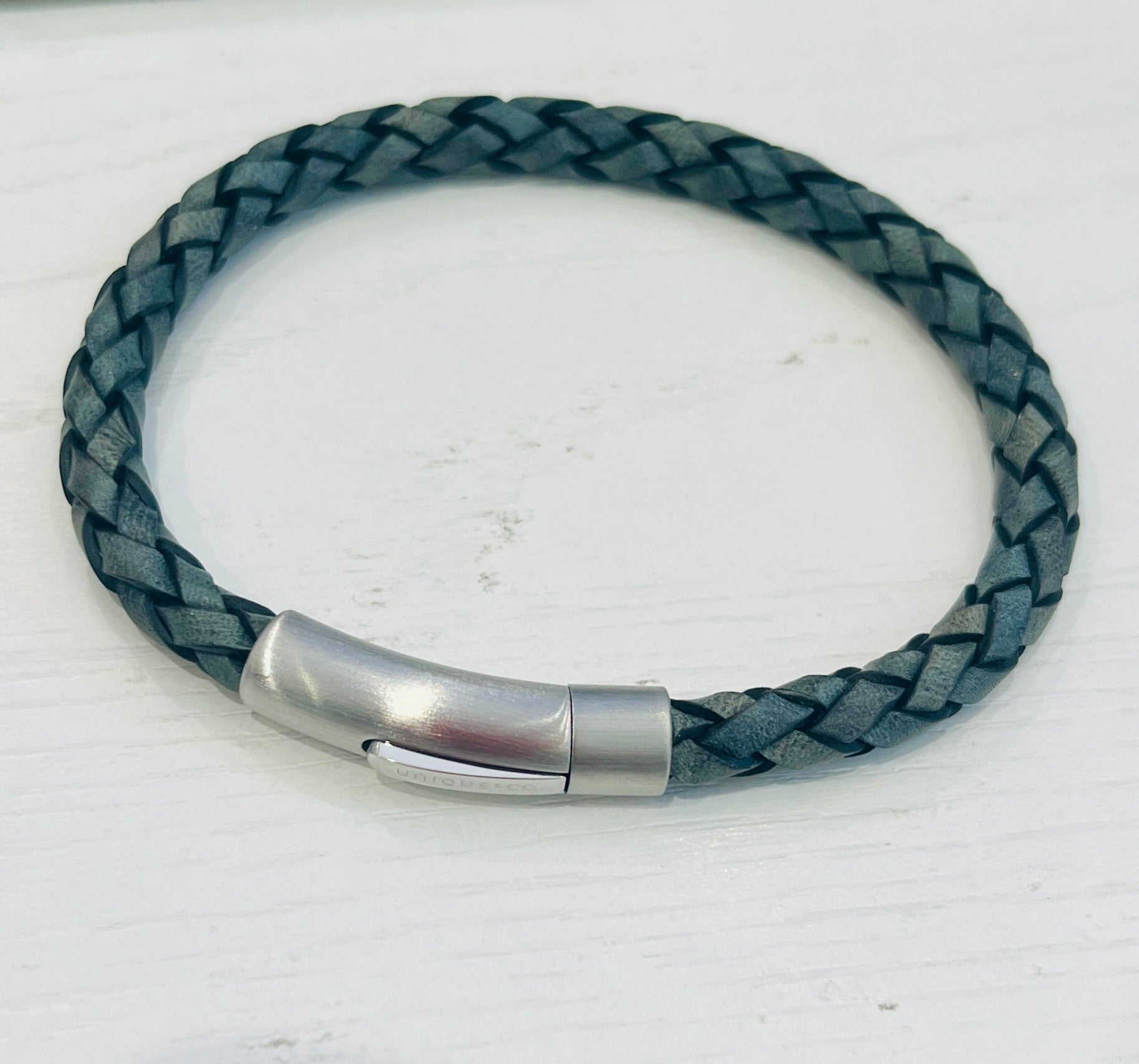 Leather Bracelet with Matte and polished Steel Clasp B552