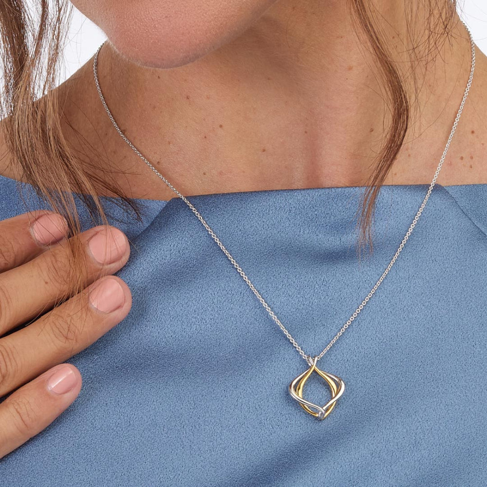 Alicia Golden Petite Necklace 18"