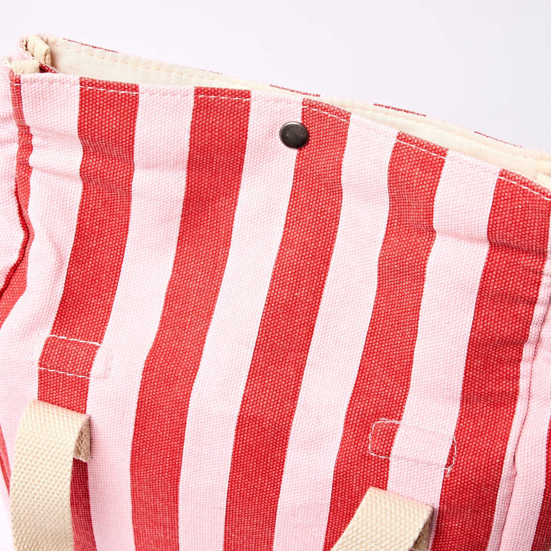 Zip / snap closure detail
