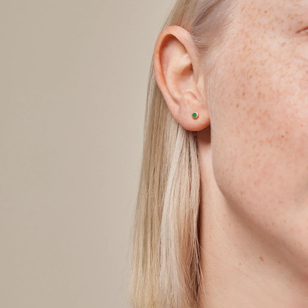 Enamel dot studs