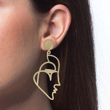 Load image into Gallery viewer, BESO VENECIA KISS GOLD PLATED EARRING
