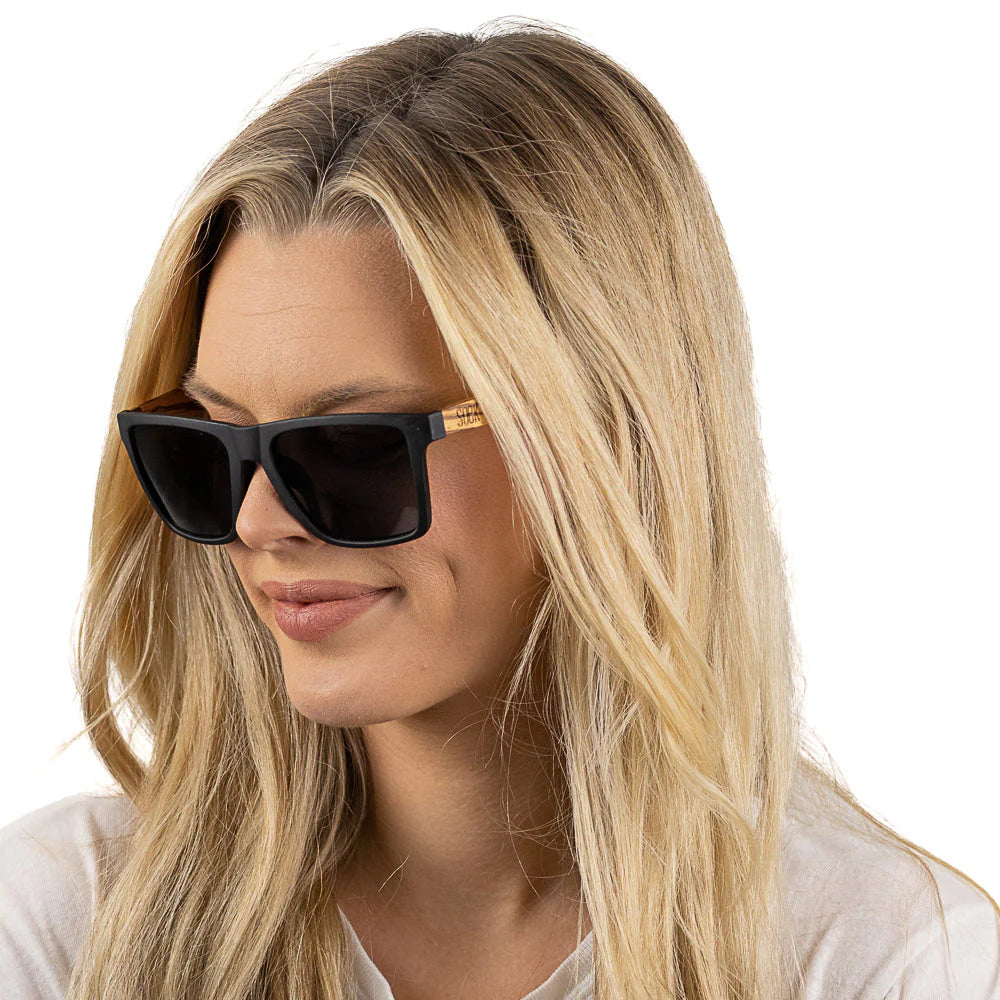 Dalton sunglasses - Black Frame l Walnut Wooden Arms l Black Polarised Lens