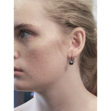 Load image into Gallery viewer, Tabitha Singular Earring Silver Plating
