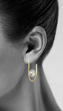 Load image into Gallery viewer, Bronze Oval Curve Pearl Ball Earring
