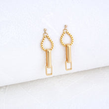 Load image into Gallery viewer, Fox earrings gold
