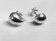 Load image into Gallery viewer, Chris Lewis polished pebbles studs
