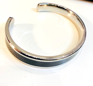 Stainless steel bangle with carbon fibre inlay LAK