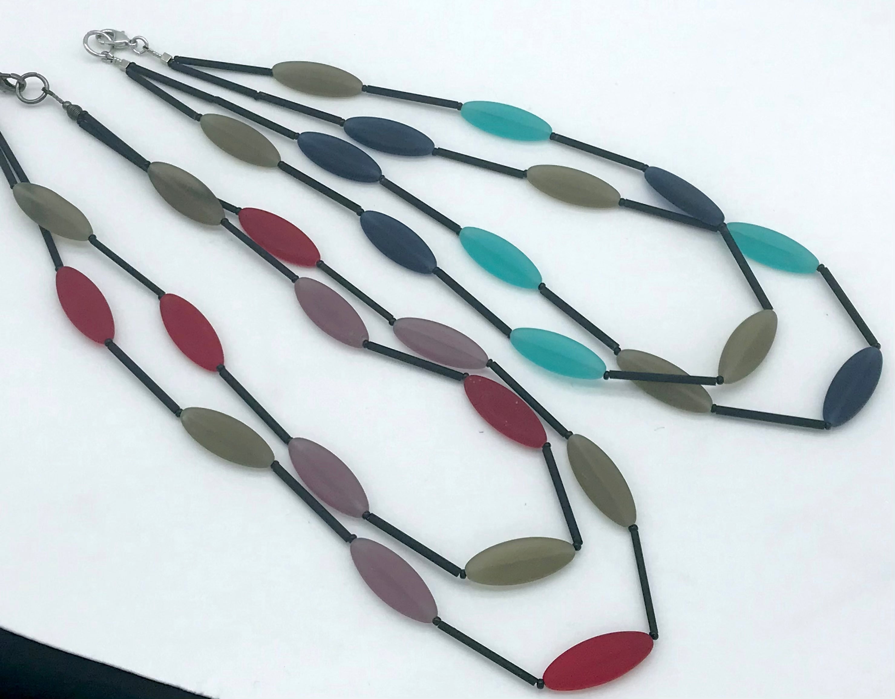 Murano glass Necklace oval beads short red, pink and grey