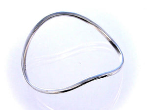 Wavy solid Bangle