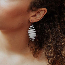 Load image into Gallery viewer, RIBBONS SILVER EARRING

